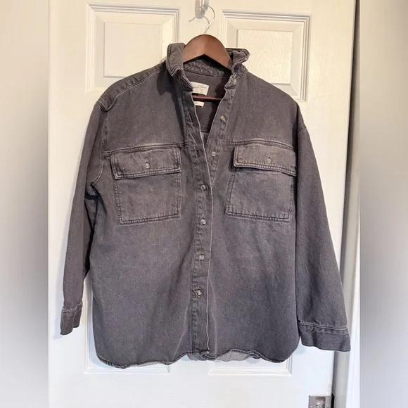 Universal Thread Women's Gray Denim Button Down Shirt - Picture 2 of 7